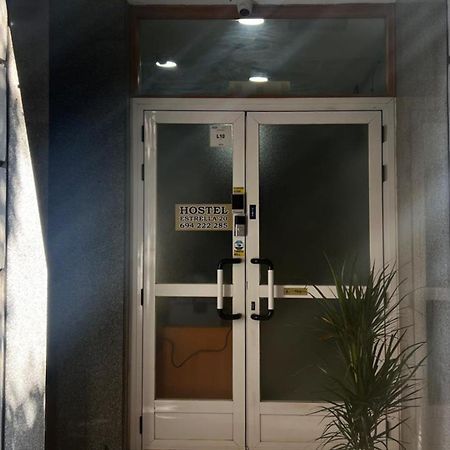 Hostel Estrella 20 Madrid Bagian luar foto