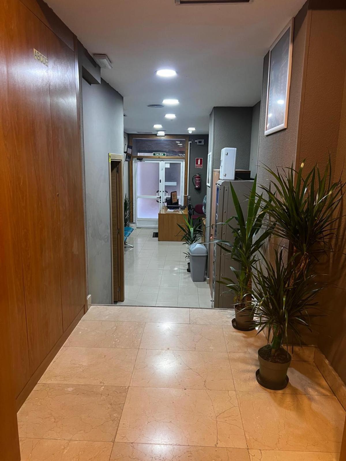 Hostel Estrella 20 Madrid Bagian luar foto